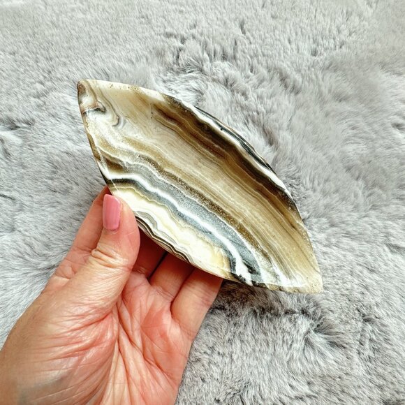 New Beautiful Small Zebra Onyx Leaf Bowl/Dish - Picture 1 of 5